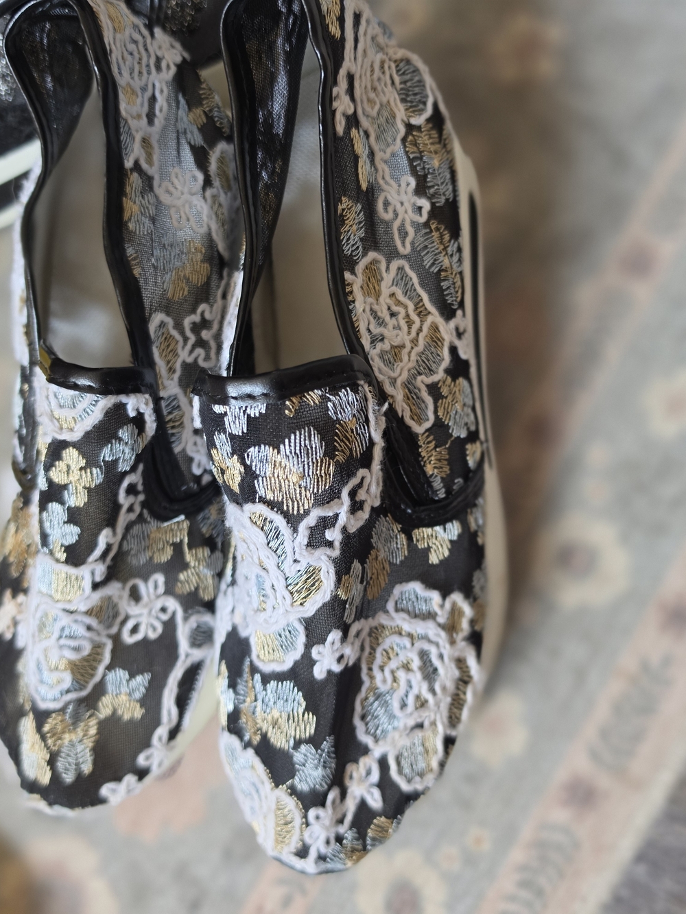 Black Embroidered Floral Slip-On Women’s Shoes Size 40